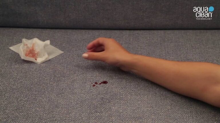 Descubre cómo quitar la mancha de sangre del sofá de forma efectiva