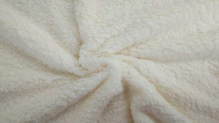 Descubre los secretos para lavar tela borreguito y mantenerla suave